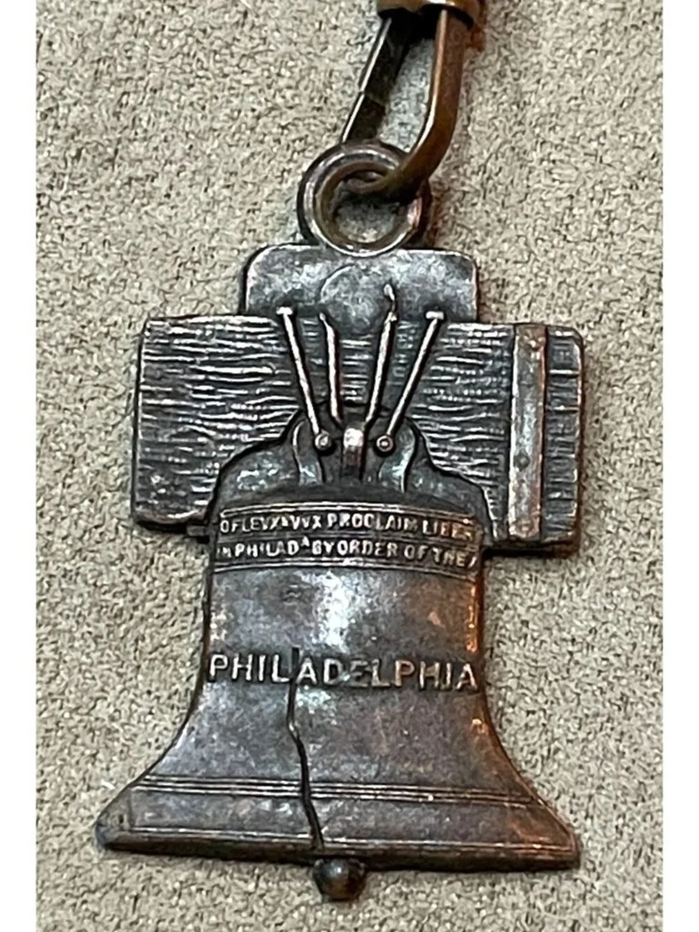 Vintage 70s Philadelphia Liberty Bell Metal Keychain US Bicentennial Souvenir